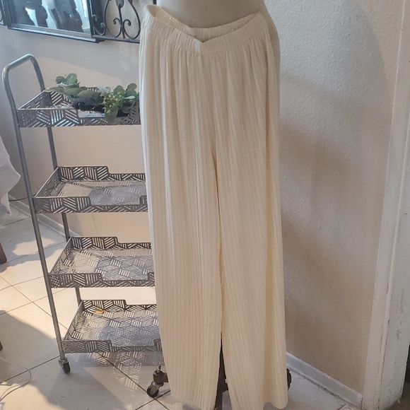 Forever 21 Cream Wide Leg Pants with Flowing Fit - Picture 1 of 6